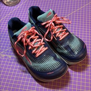 Altra Women’s Zero Drop walking shoe size 8
